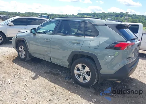 2020 Toyota Rav4 Xle z USA, uszkodzony, nr VIN 2T3P1RFV5LW092564